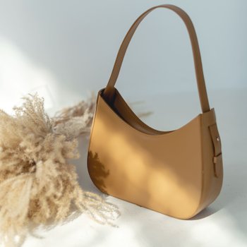 Жіноча сумка-трапеція арт. 681 із натуральної шкіри із легким глянцевим ефектом кольору капучино 681_cappuccino Boorbon
