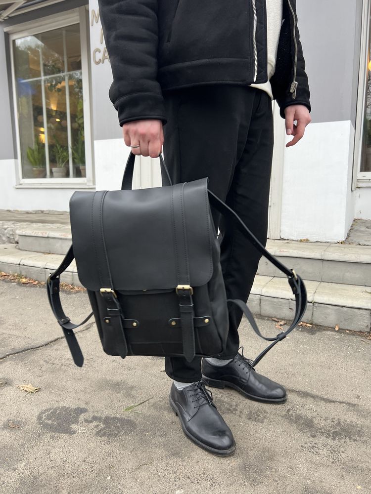 Місткий чоловічий міський рюкзак ручної роботи арт. 501 з натуральної напівматової шкіри чорногокольору 501_black_crz Boorbon