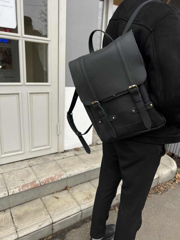 Вместительный мужской городской рюкзак ручной работы арт. 501 из натуральной полуматовой кожи черного цвета 501_black_crz Boorbon