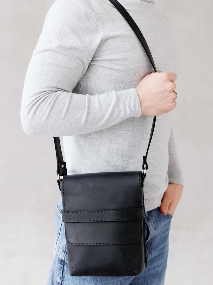 Чоловіча сумка месенджер через плече арт. 608 ручної роботи з натуральної вінтажної шкіри чорного кольору 608_black Boorbon
