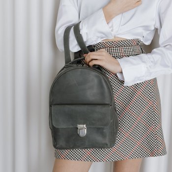 Женский мини-рюкзак ручной работы арт.520 из натуральной винтажной кожи серого цвета