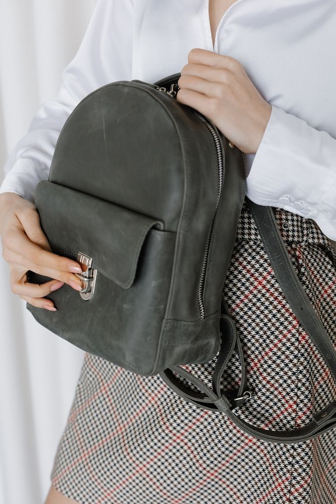 Женский мини-рюкзак ручной работы арт.520 из натуральной винтажной кожи серого цвета 520_khaki Boorbon