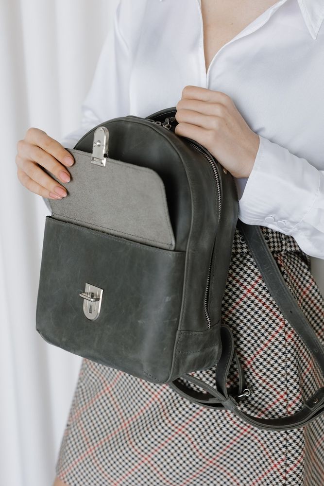Жіночий міні-рюкзак ручної роботи арт.520 з натуральної вінтажної шкіри сірого кольору 520_khaki Boorbon