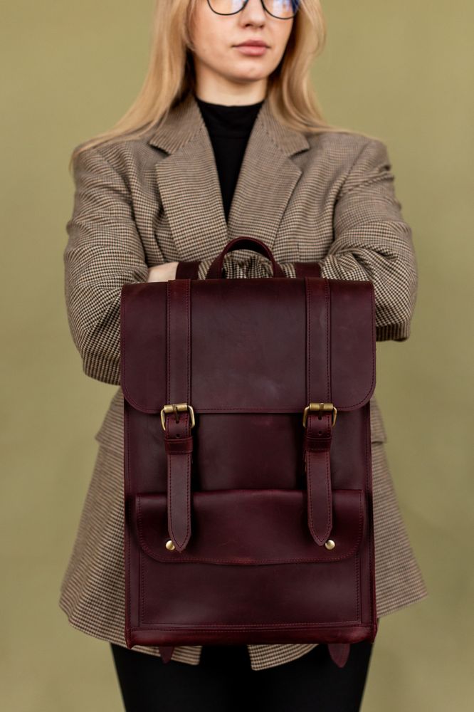 Вместительный женский рюкзак ручной работы арт. 510 из натуральной винтажной кожи бордового цвета 510_bordo Boorbon