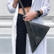Трикутна стильна жіноча сумка арт. 618 з вінтажної натуральної шкіри темно-сірого кольору 618_black фото 1 Boorbon