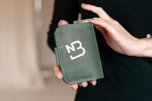 Чому гаманець із натуральної шкіри - це символ статусу та смаку