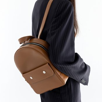 Стильний жіночий міні-рюкзак ручної роботи арт. 519 коньячного кольору з натуральної шкіри з легким матовим ефектом