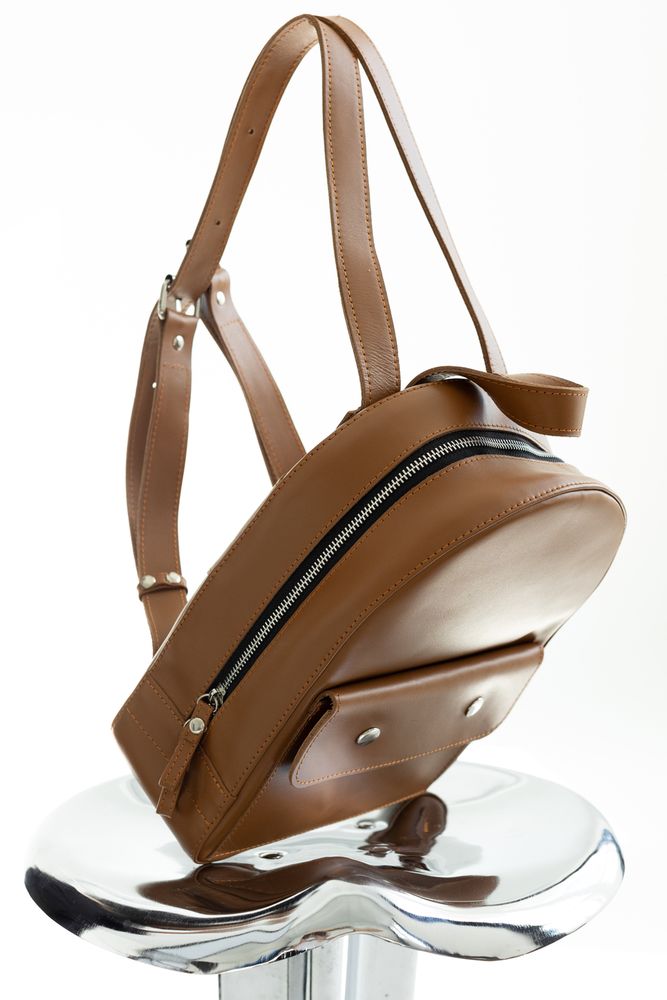 Стильний жіночий міні-рюкзак ручної роботи арт. 519 коньячного кольору з натуральної шкіри з легким матовим ефектом 519_black_savage Boorbon
