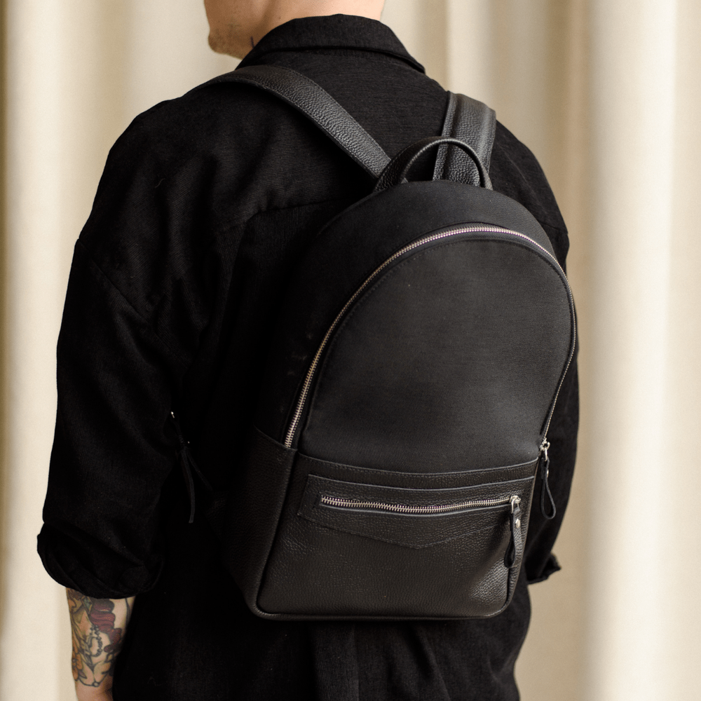 Повседневный вместительный рюкзак ручной работы арт. Kuga Easy в сочетании кордуры и натуральной кожи черного цвета