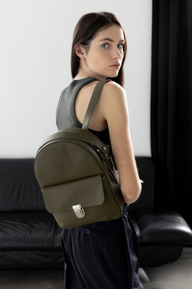 Жіночий міні-рюкзак ручної роботи арт.520 з натуральної шкіри з легким матовим ефектом кольору хакі 520_khaki Boorbon