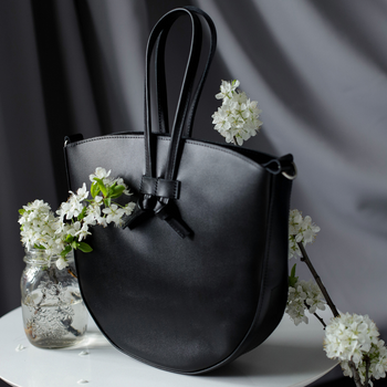 Женская сумка через плечо ручной работы арт. Z005 из натуральной кожи с эффектом легкого глянца черного цвета
