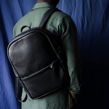 Класичний чоловічий рюкзак в мінімалістичному стилі арт. Klerk ручної роботи з натуральної фактурної шкіри чорного кольору