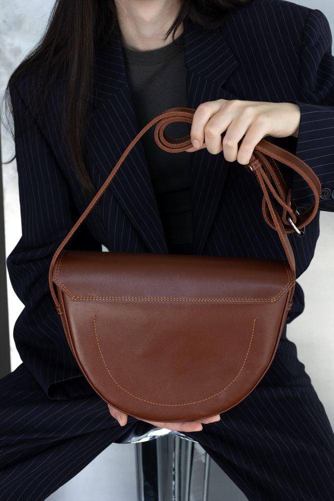 Елегантна жіноча сумка арт. 631 із натуральної шкіри із легким матовим ефектом коньячного кольору 631_black Boorbon
