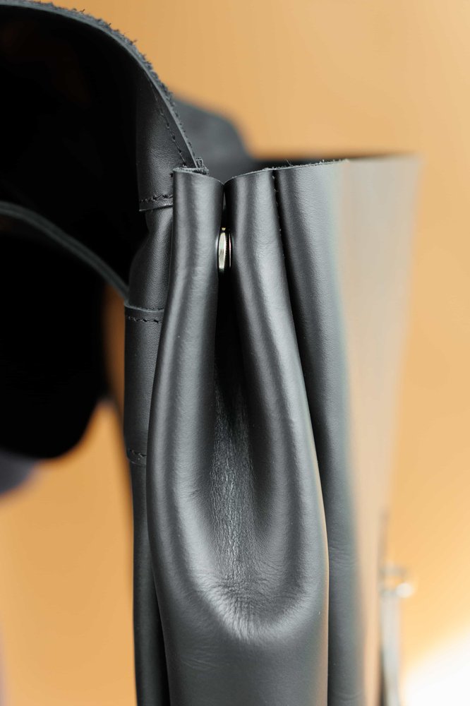 Рюкзак ручной работы из натуральной полуматовой кожи арт. 535М черного цвета