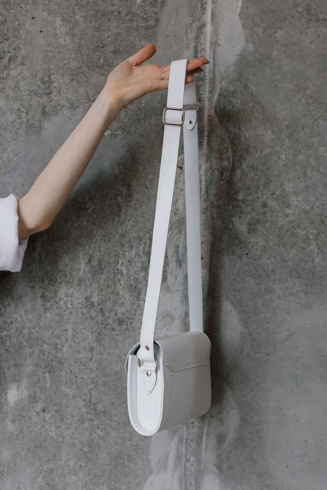 Мініатюрна сумка арт. Lilu із натуральної шкіри із легким глянцевим ефектом білого кольору  Lilu_white Boorbon