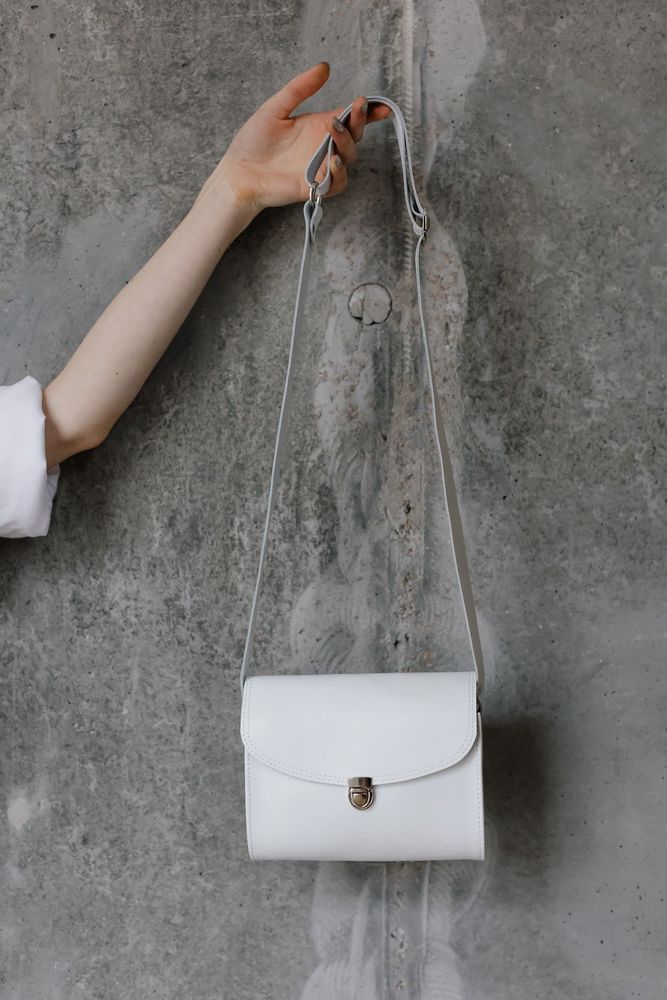 Мініатюрна сумка арт. Lilu із натуральної шкіри із легким глянцевим ефектом білого кольору  Lilu_white Boorbon