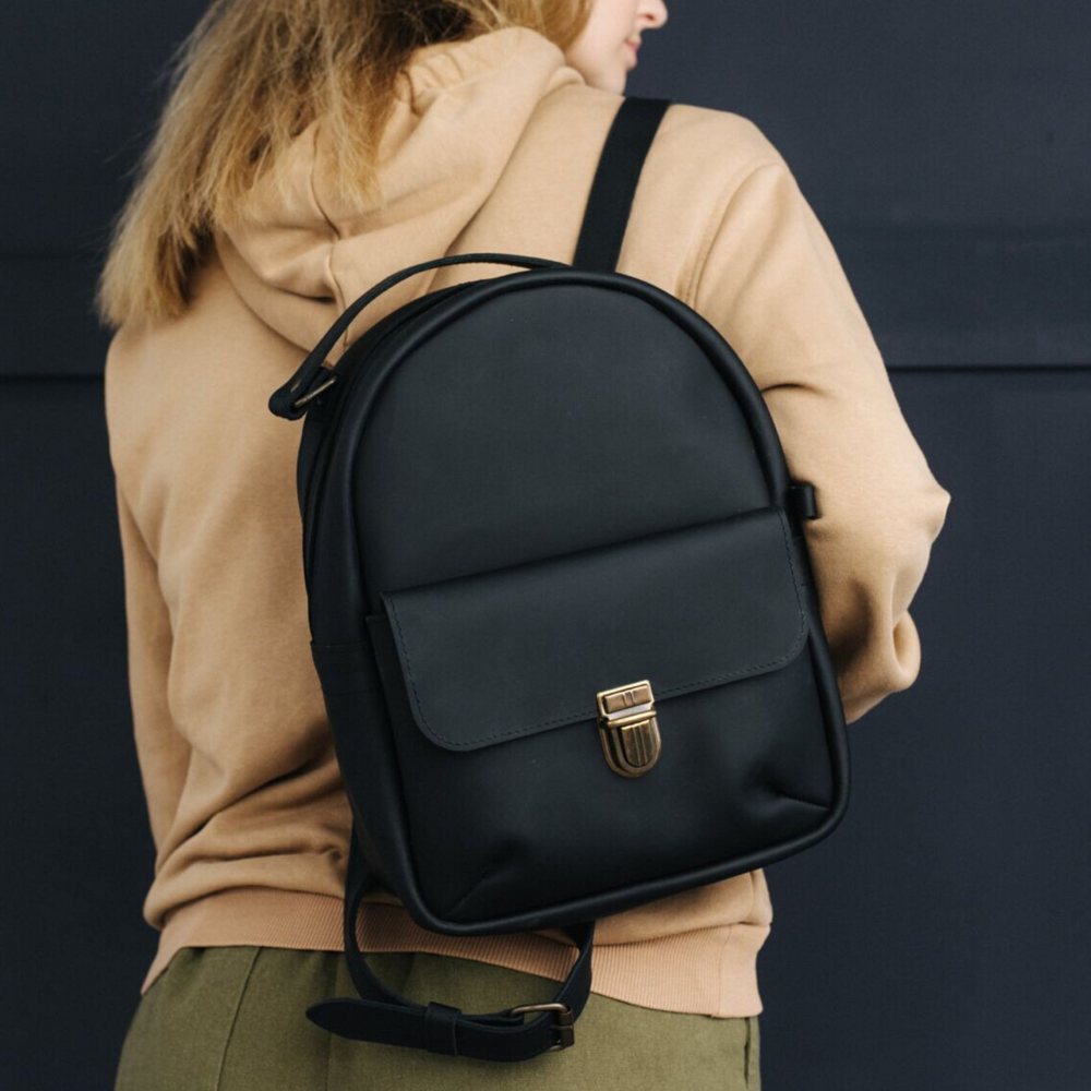 Жіночий міні-рюкзак ручної роботи арт.520 з натуральної шкіри з легким матовим ефектом чорного кольору