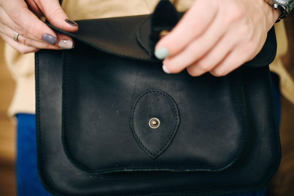 Вінтажна жіноча сумка через плече арт. 633 ручної роботи з натуральної шкіри чорного кольору 633_blue Boorbon