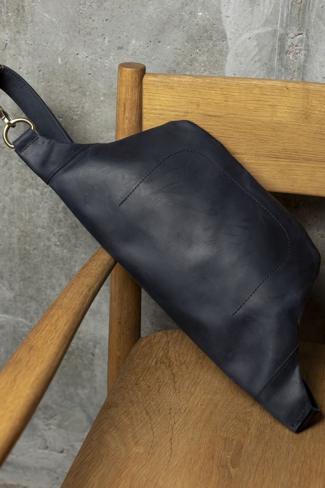 Удобная и практичная поясная сумка бананка арт. Attica из натуральной винтажной кожи черного цвета Attica_black_crzh Boorbon