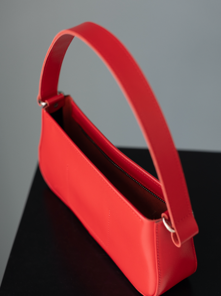 Витончена жіноча сумка арт. Baguette з натуральної шкіри із легким глянцем червоного кольору Baguette_red Boorbon