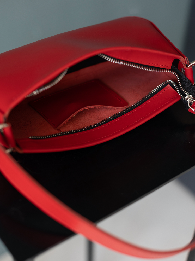 Витончена жіноча сумка арт. Baguette з натуральної шкіри із легким глянцем червоного кольору